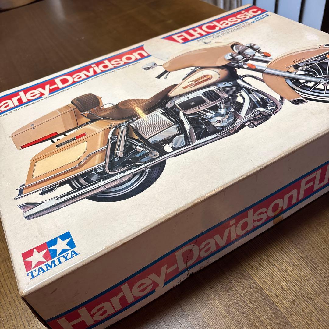 タミヤ　オートバイ　プラモデル　1/6 ハーレー　FLH クラシック　おまけ付