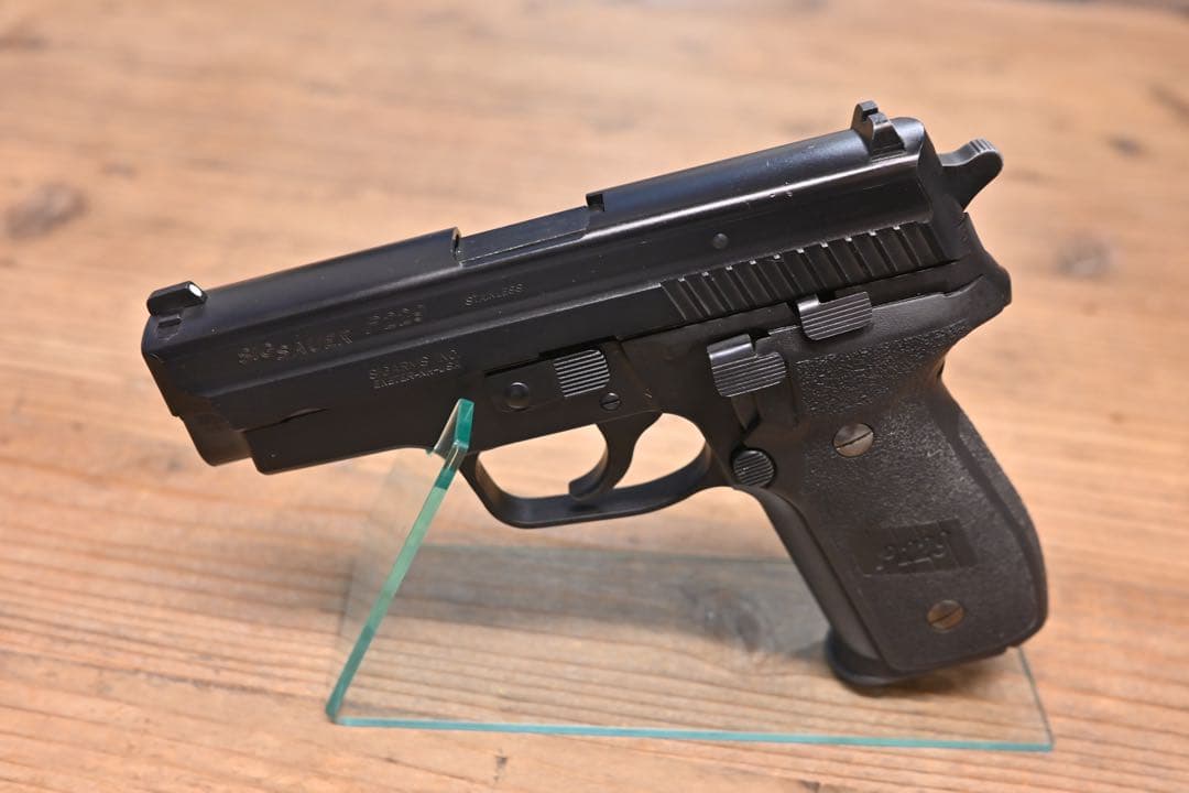 モデルガン タナカ SIG SAUER P229ブラック(発火式）