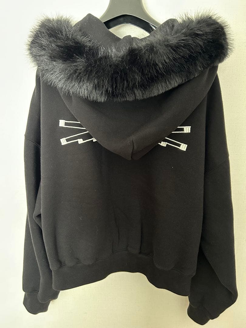 LE SSERAFIM×ZOZOTOWNファージップアップフーディー黒 Sサイズ