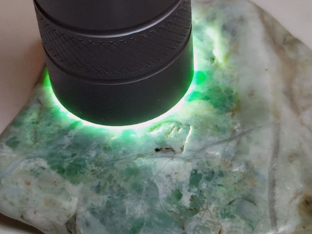 白緑 61g 翡翠 ヒスイ 原石 鑑賞石 自然石 誕生石 鉱物 鉱石 水石