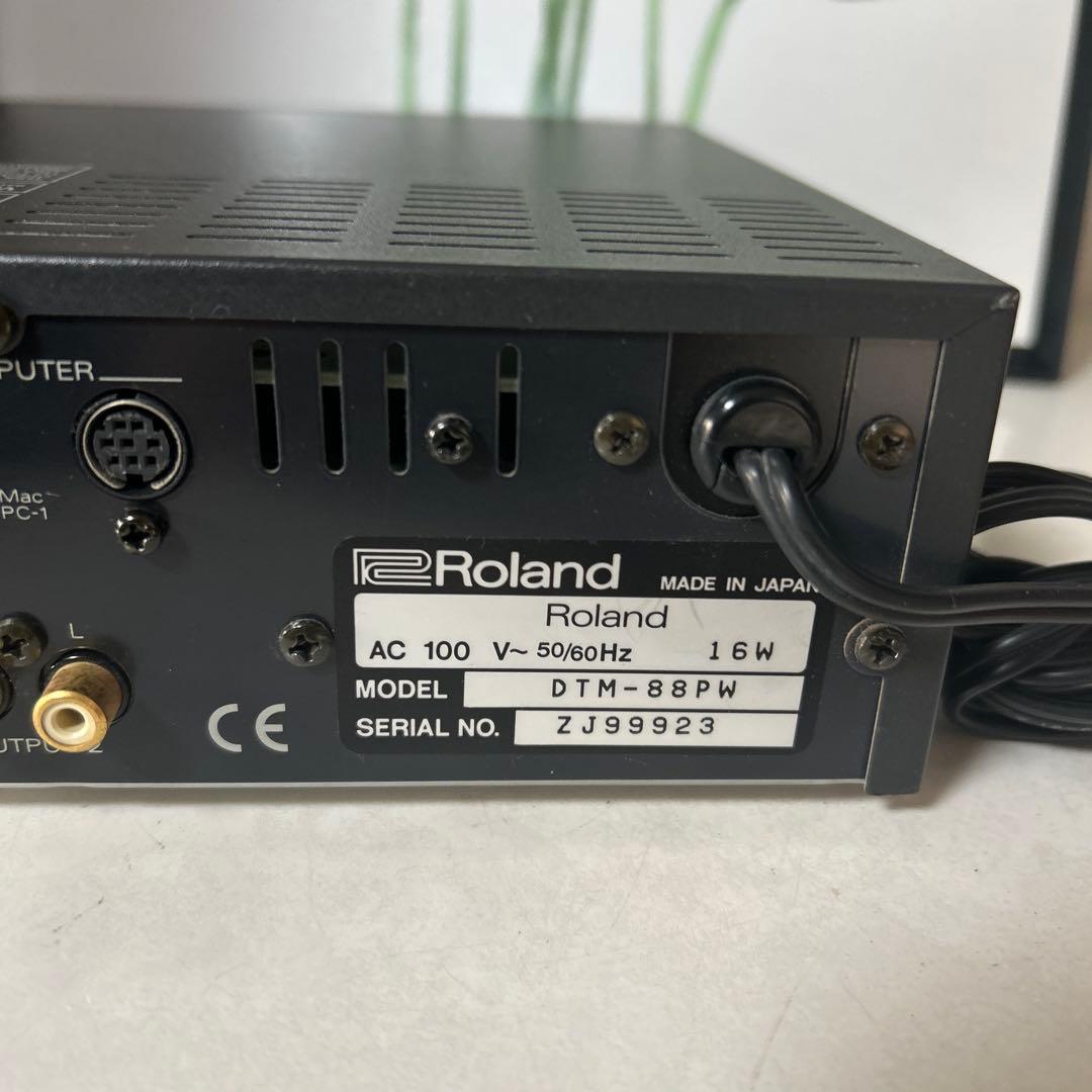 送料無料　￼Roland SC-88Pro 音源モジュール