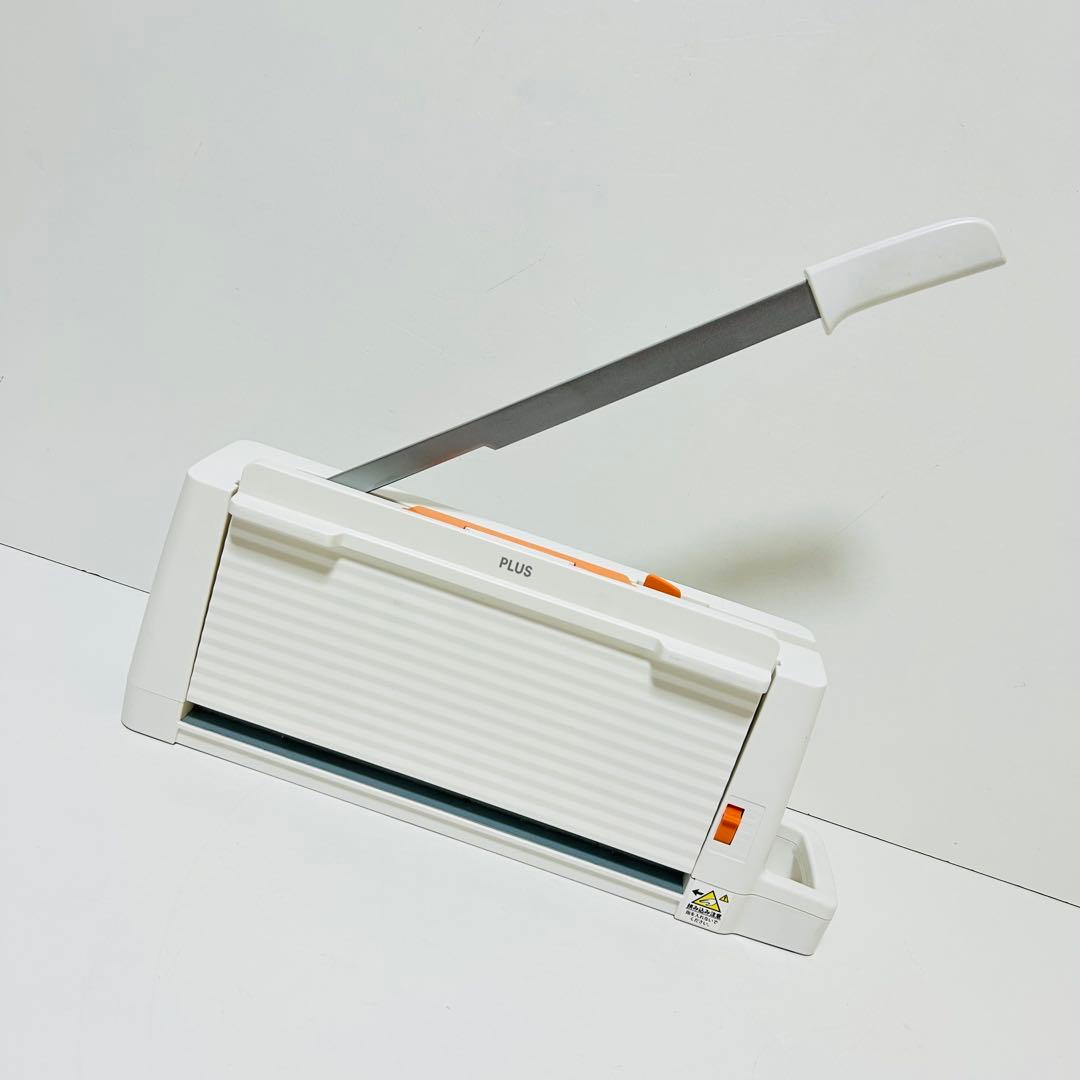 【極美品】PLUS コンパクト断裁機 PK-113 ペーパーカッター