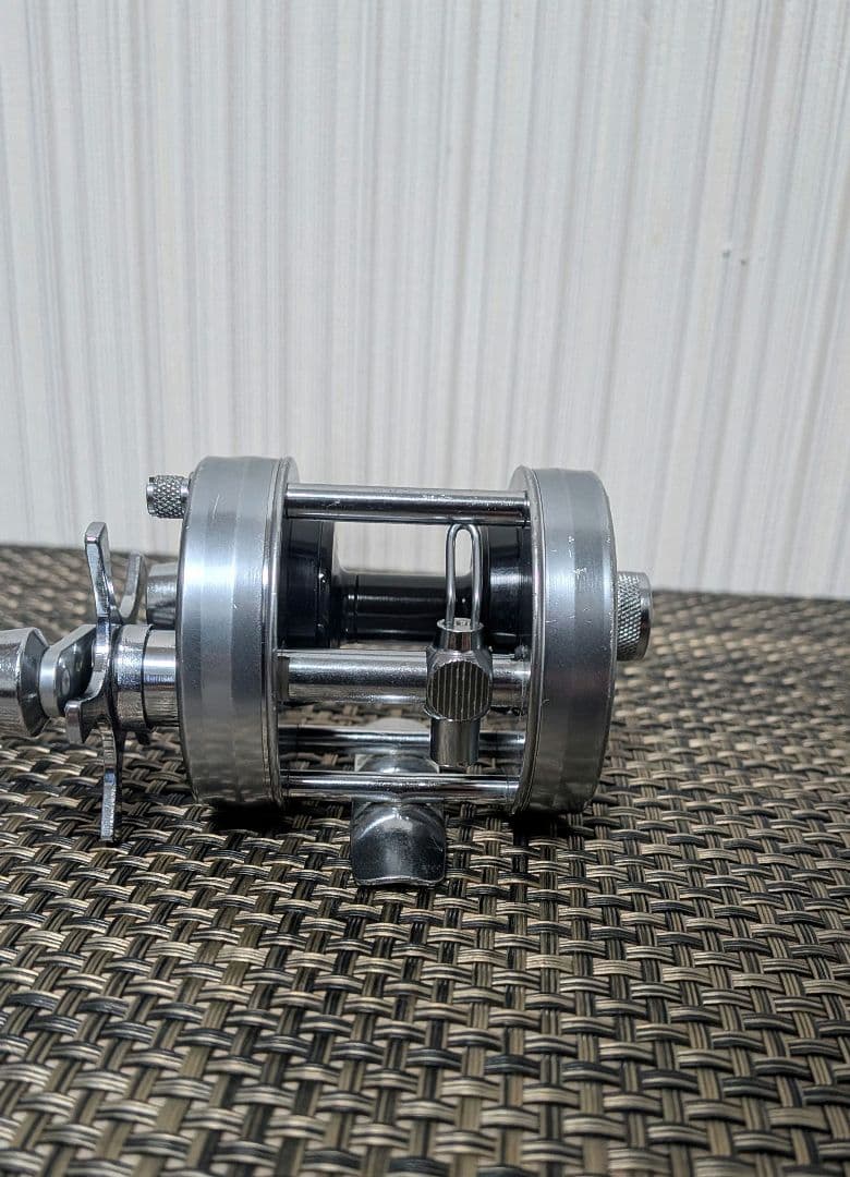 美品 ABU 2500c アブ 2500c アブガルシア 77/2