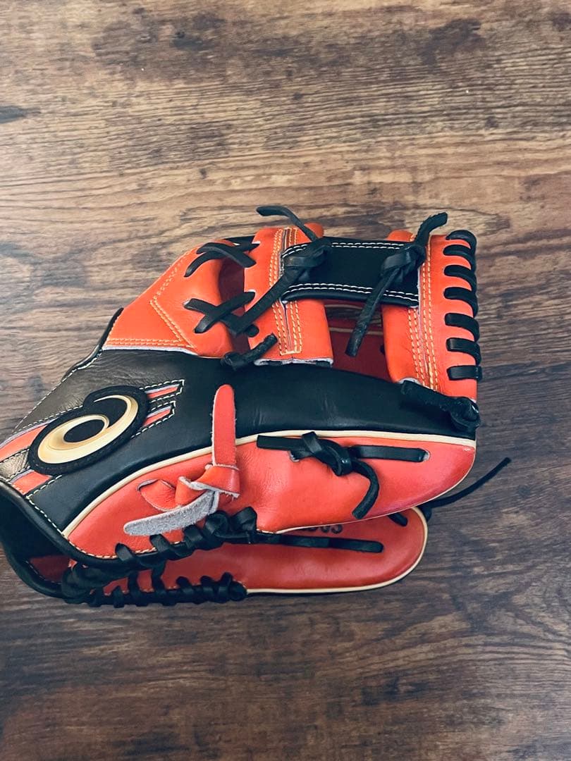 軟式野球グローブ 赤／黒