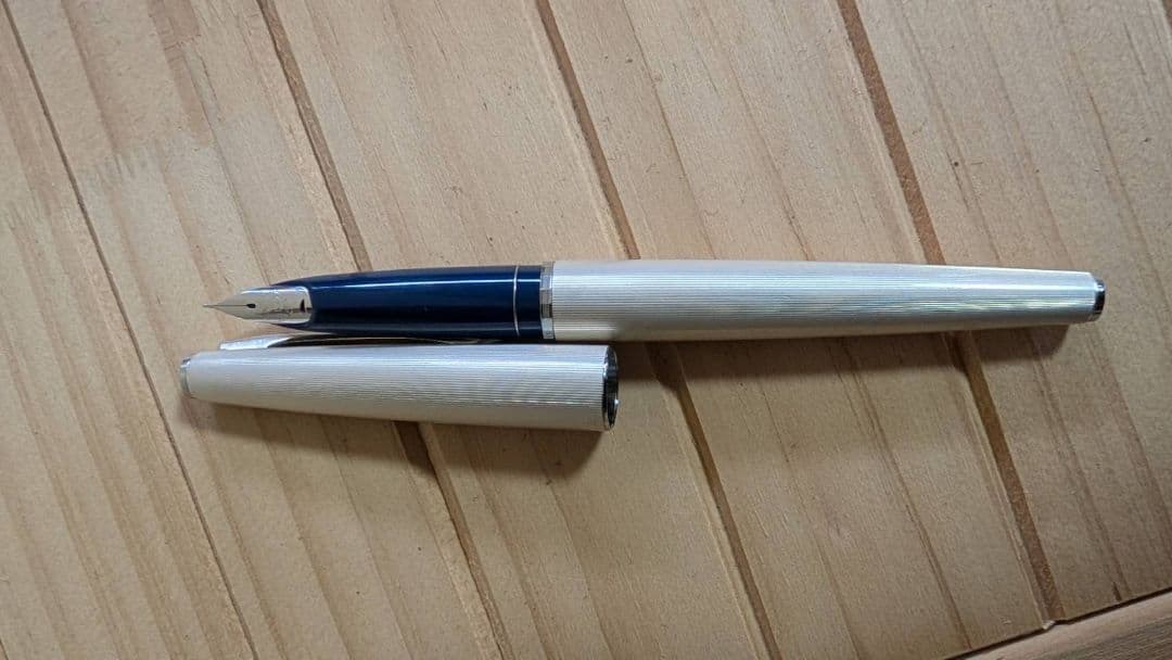 PILOTエリートシルバー ストライプデザイン 万年筆 K18 750刻印