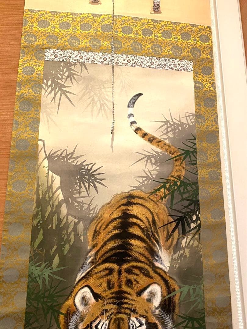 中国美術 掛軸 猛虎図 肉筆絵画 真作 年代不明 箱付