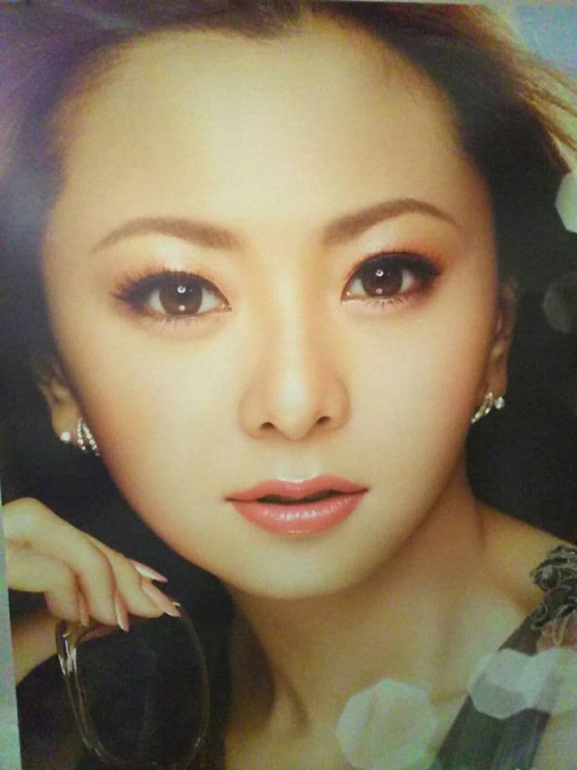 倉木麻衣ポスター非売品B2メイクアップ煌めき化粧品ブランド風ネイル美人サングラス