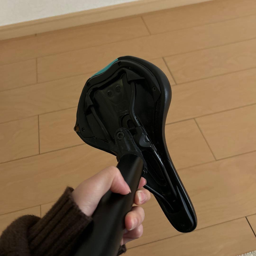 Bianchi サドル、シートポスト