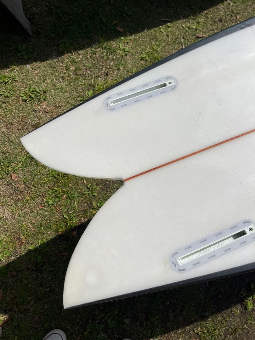 中古クリステンソンサーフボード5'4 ツインフィッシュ、フィン付き