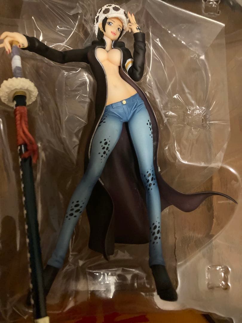 ワンピース　トラファルガー　ロー　非公認　p.o.p iro 女体化