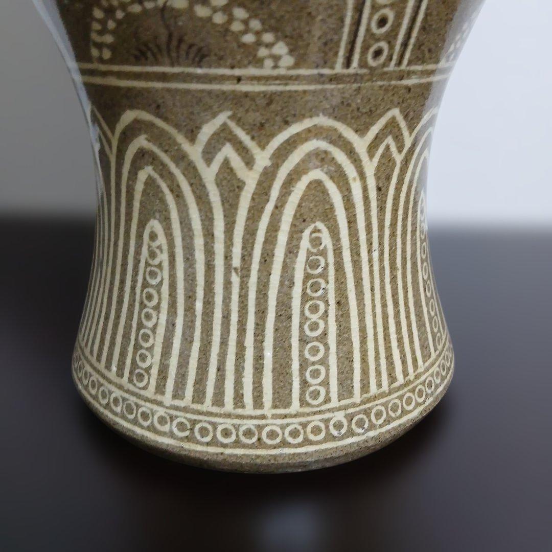 陶器 花瓶 魚と鳥の模様 双魚　象嵌技法　韓国　朝鮮　粉青沙器　梅瓶