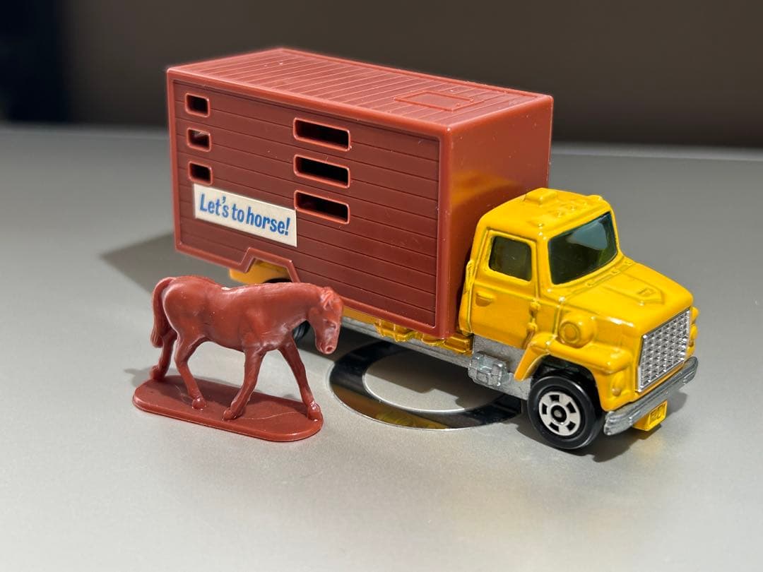 トミカ　フォード　キャトル　トラック　午年！