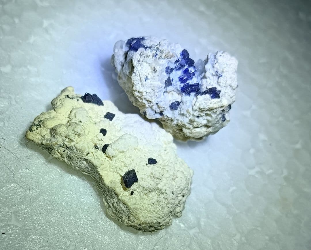 国産鉱物　逸見石　２個