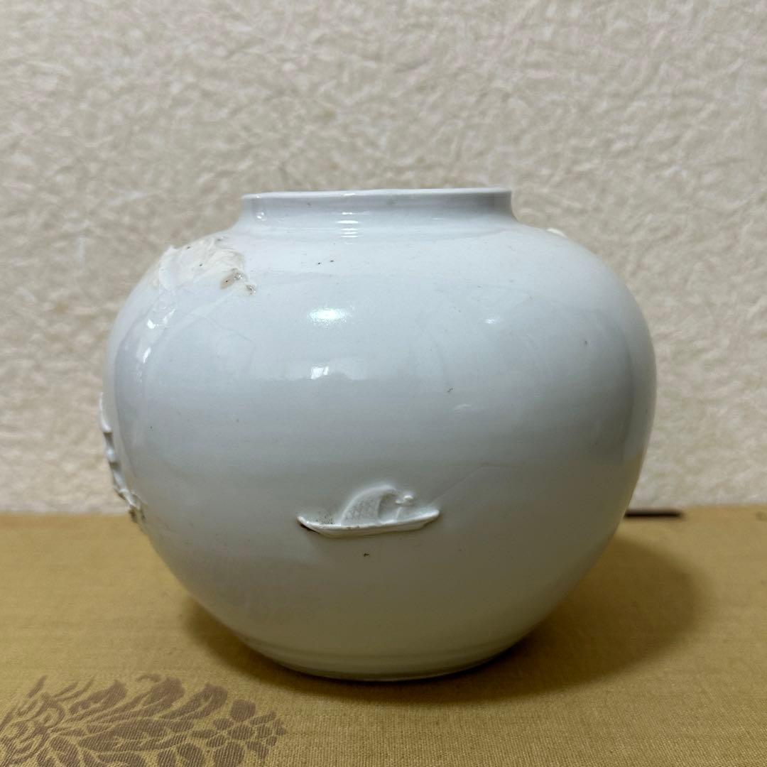 白磁　高麗　徳化窯　伊万里　瀬戸　◆山水　白い陶器の浮彫り花瓶