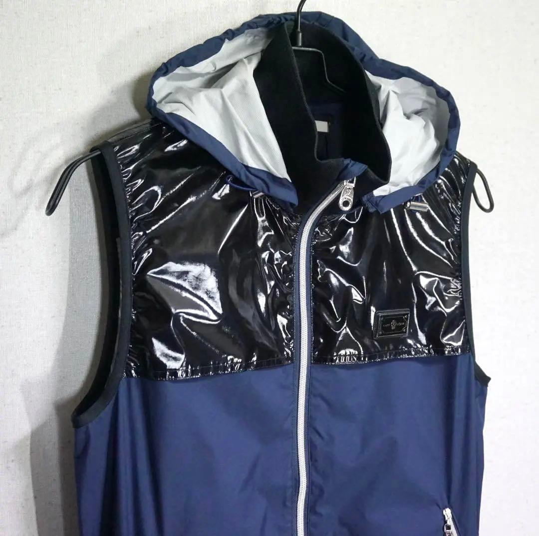 マーク＆ロナ　Triangle Squareナイロンベスト　フード脱着可