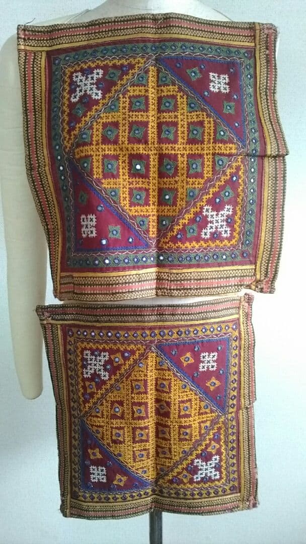 インドのアンティーク　タペストリー　テーブルセンター　ペア