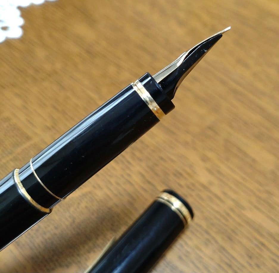 パイロット エラボー（ELABO） 万年筆 金色装飾 14K