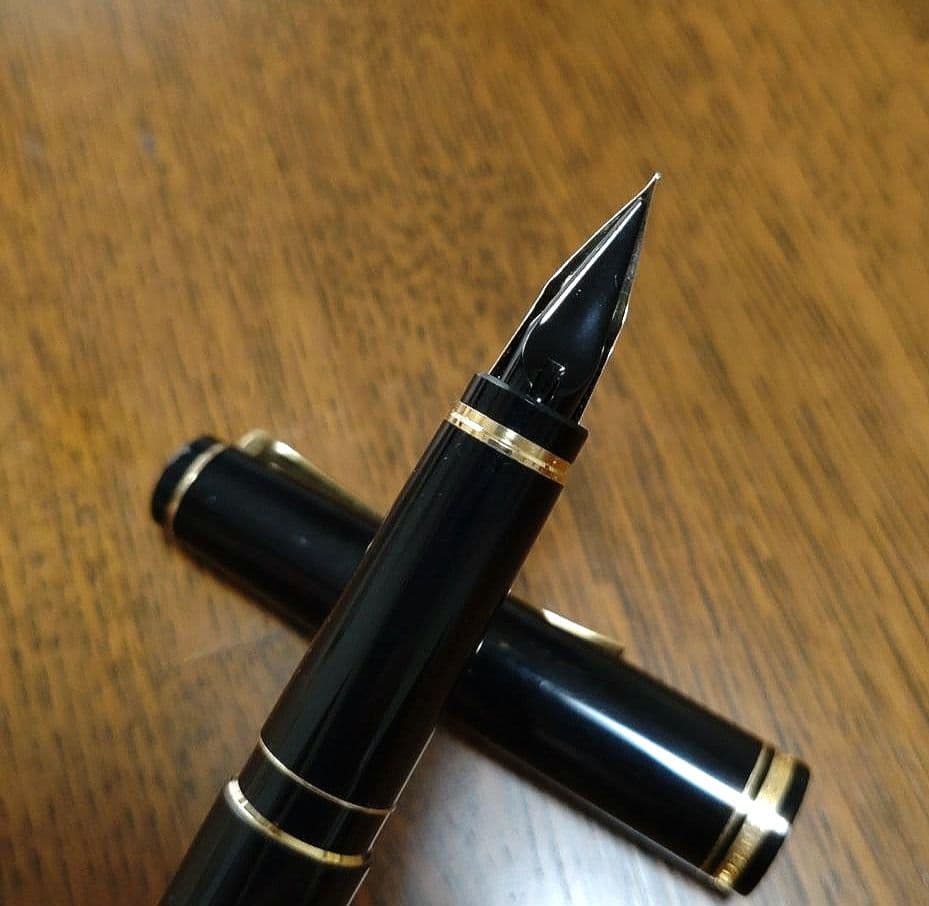 パイロット エラボー（ELABO） 万年筆 金色装飾 14K