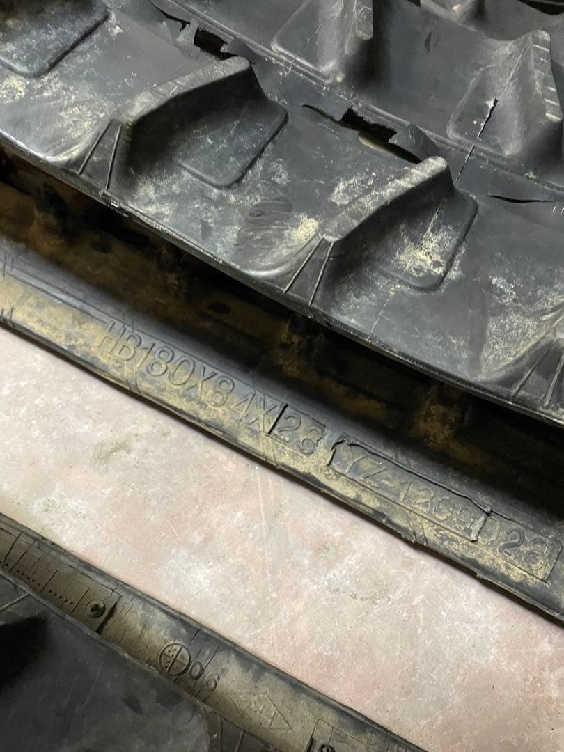 左右セット　ゴムローラー キャタピラ　180-84-28