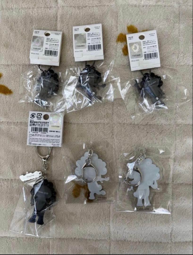 黒ミャクミャクPVCコンプセット➕タグ付き➕アクリルキーホルダー2種