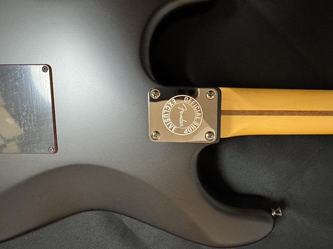 ギター Fender MIJ Limited Stratocaster HSS Noir