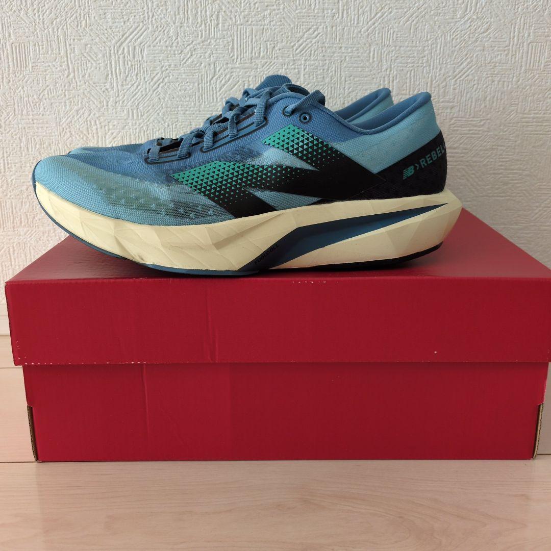 セール8日迄【生産終了人気完売カラー】ニューバランス フューエルセル レベルv4