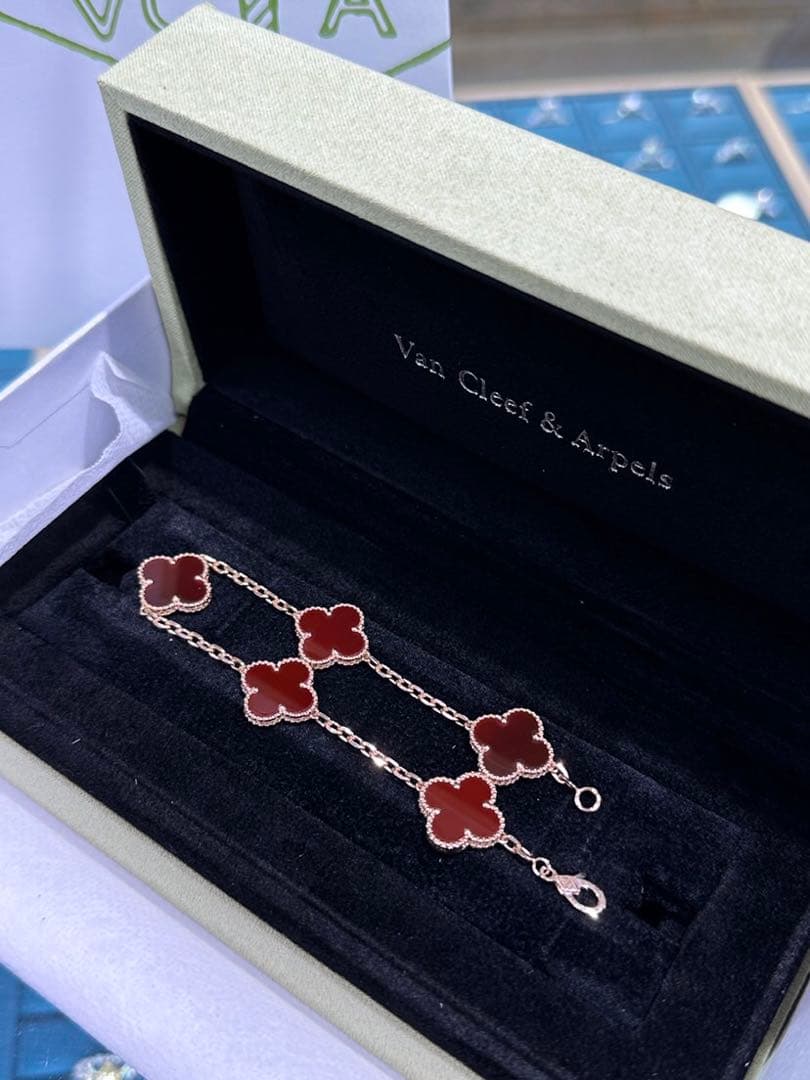 赤いブレスレット