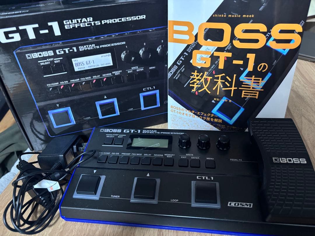 BOSSマルチエフェクターGT-1 (純正ACアダプター、GT-1の教科書付き)