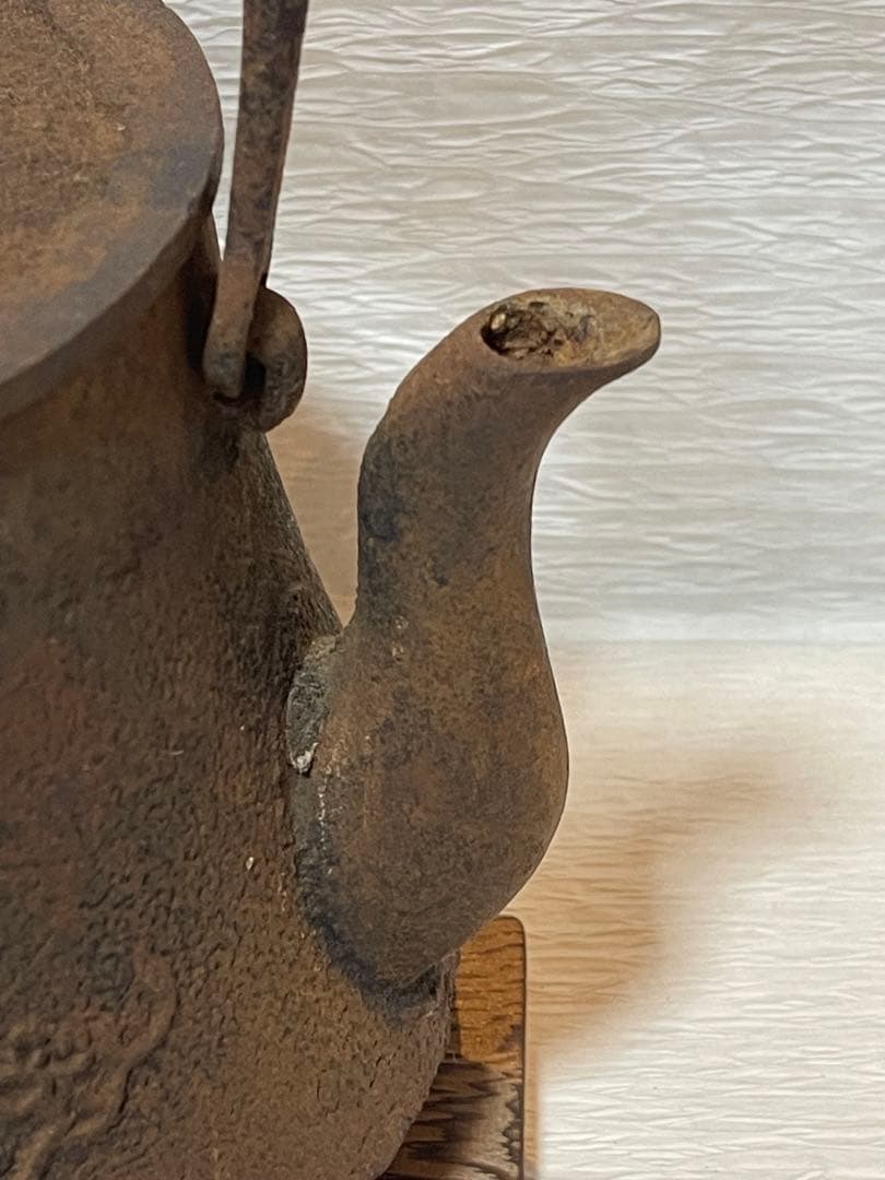 南部鉄器　鉄瓶　鉄製浮彫り鉄瓶　アンティーク　時代物122