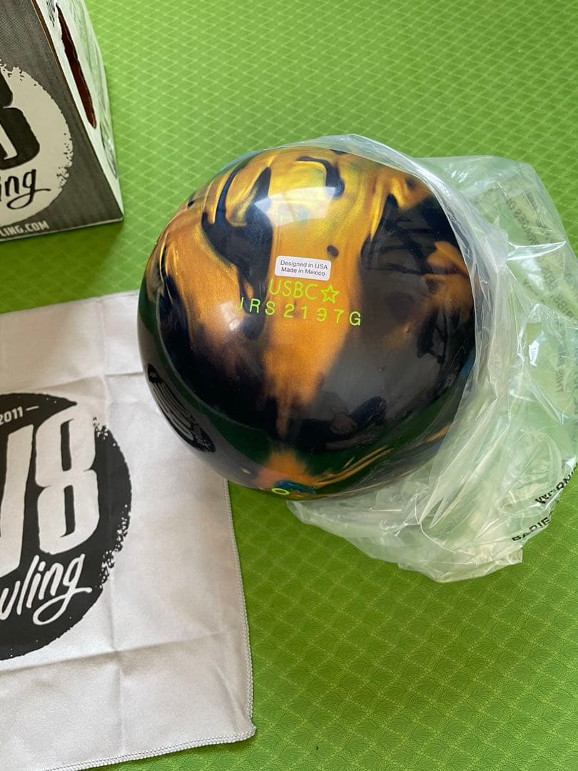 DV8 TROUBLE MAKER PEARL ボウリングボール