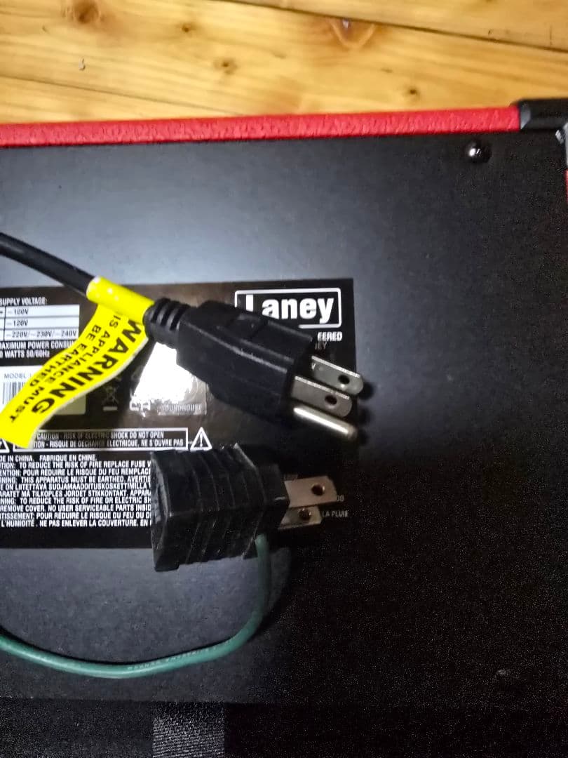 Laney LX15B ベース用アンプ 赤