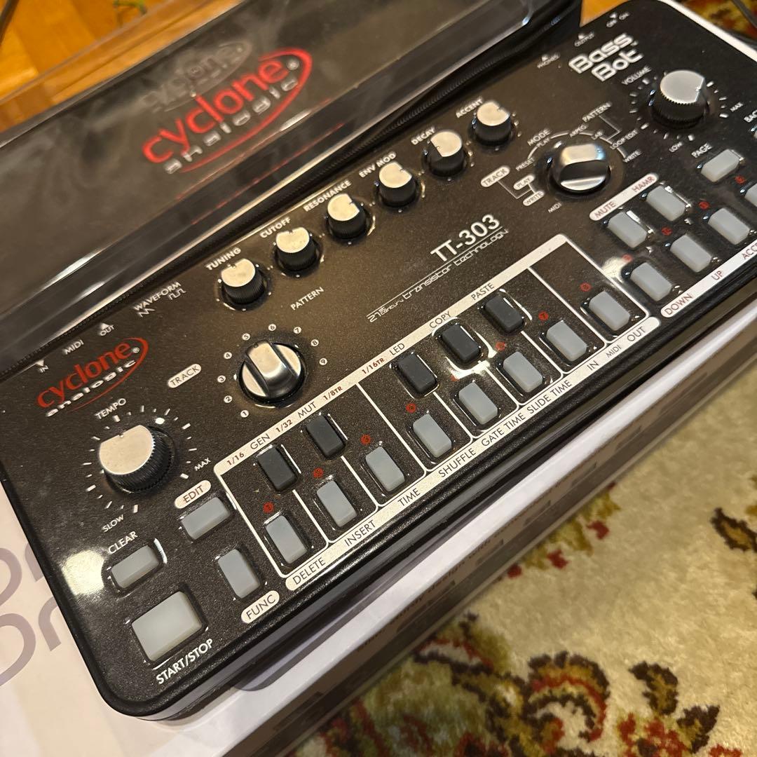 Cyclone TT-303 アナログシンセサイザー