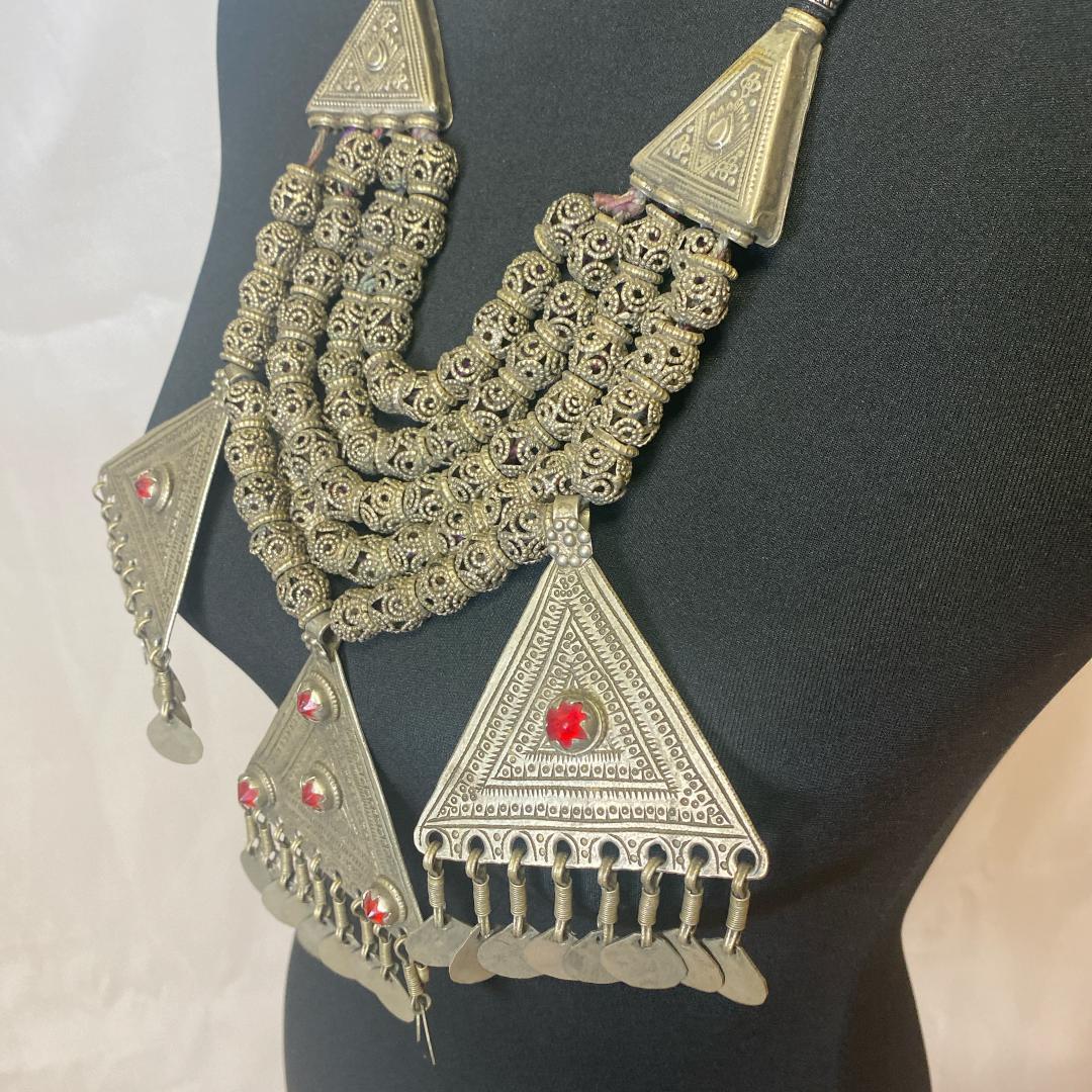 【期間限定お値引中】FCBD アクセサリー トライバルネックレス 　チェーン装飾