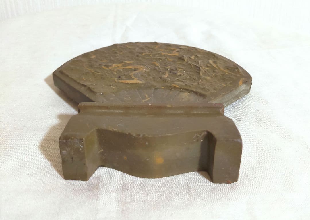 セール✨天然石彫り　黄石　扇子形　鳥彫り　インテリア置物