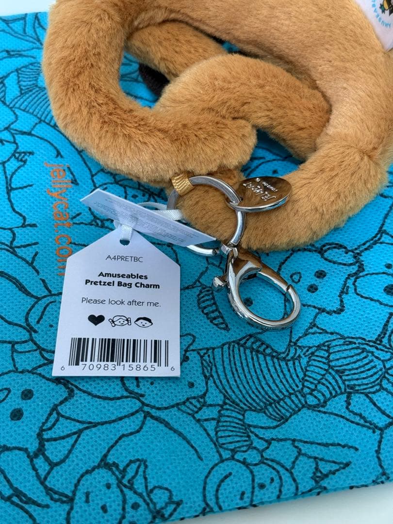 ぬいぐるみ  pretzel bag charm