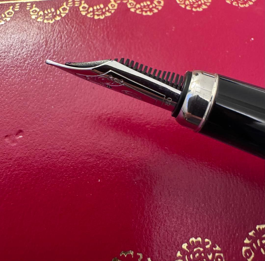 Cartier 万年筆 プラチナフィニッシュ　ゴドロン　ケース付きカルティエ