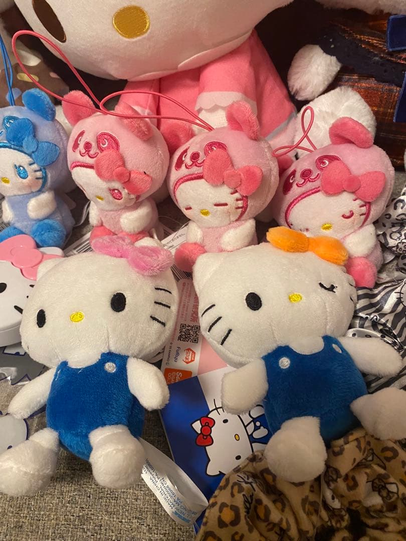 ハローキティのぬいぐるみと雑貨セット