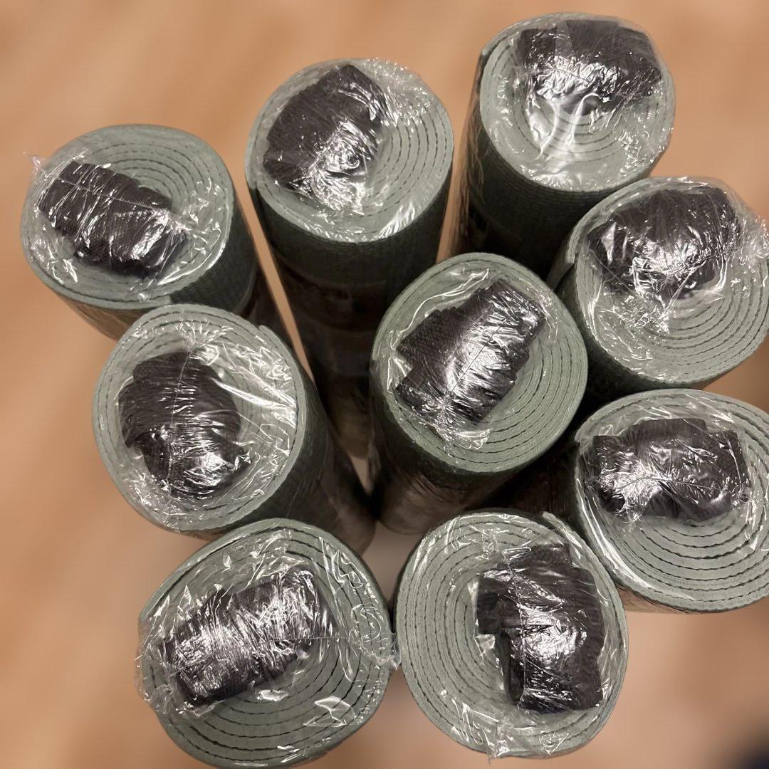 新品✴︎送料込み【ライトグリーンヨガマット✴︎4mm】61x1750ストラップ付き