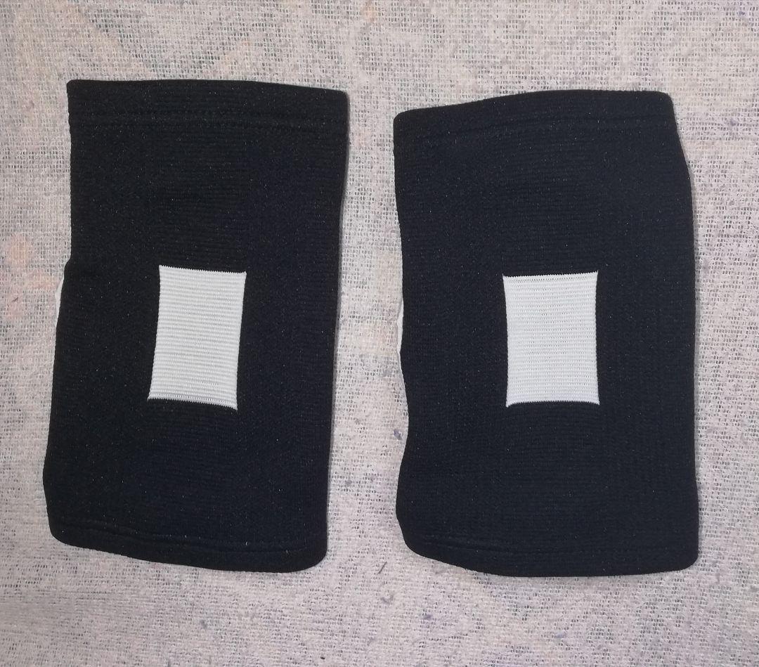 【匿名配送】【未使用】肘　膝　ひじ　ひざ　パッド　GK　ゴレイロ　黒　白