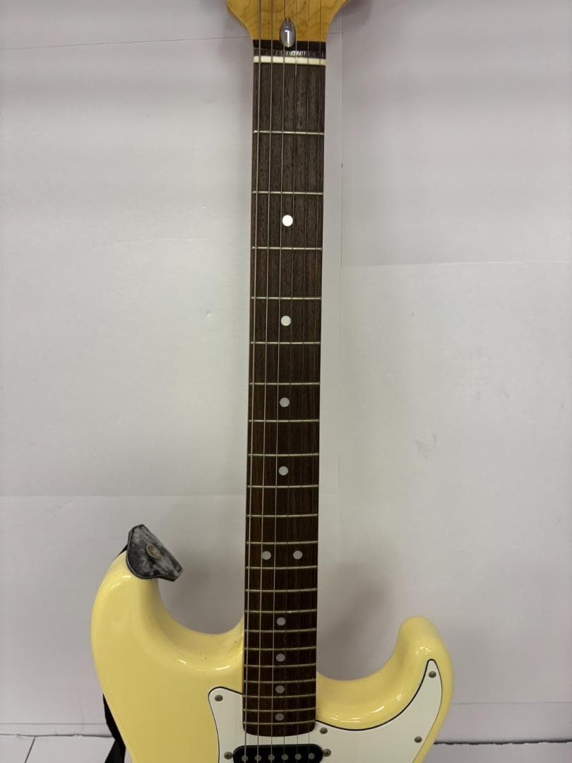 ア*ラ様 【中古】イエロー フェンダー ストラトキャスタータイプ エレキギター