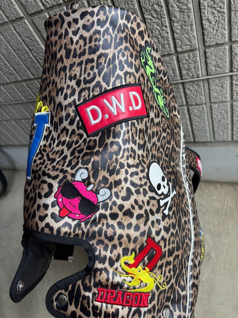 【ダンスウィズドラゴン】チビドラ×ワッペン多数 レオパード8.5型キャディバッグ
