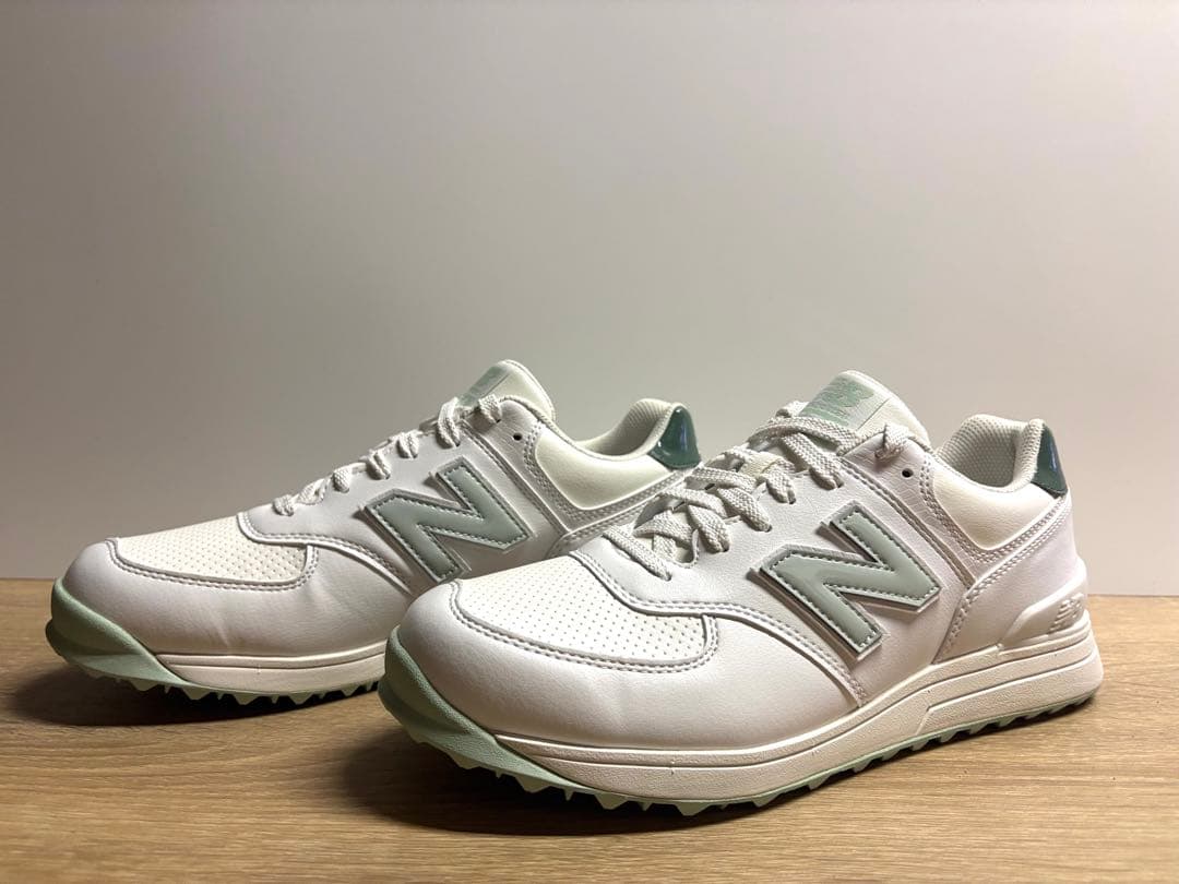 未使用 23.5cm 2E ニューバランスゴルフシューズWGS574Q3ホワイト