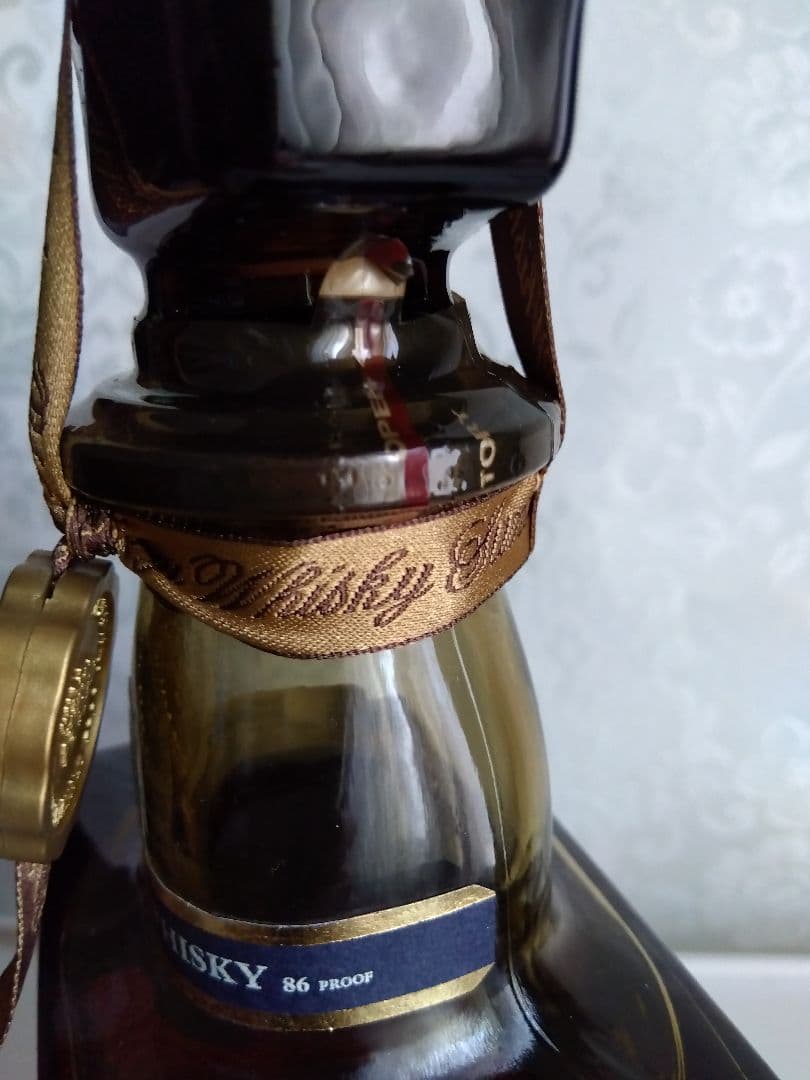 サントリーウイスキー　ローヤル プレミアム　12年 青ラベル