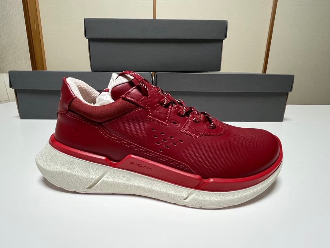 【ECCO Biom 】レザースニーカー
