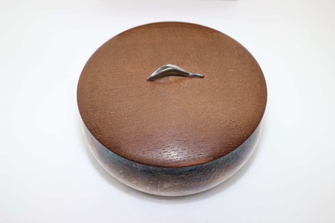 マリ様　純銀 鎚目 蓋付き 菓子器 茶道具 共箱有り 重量約185g