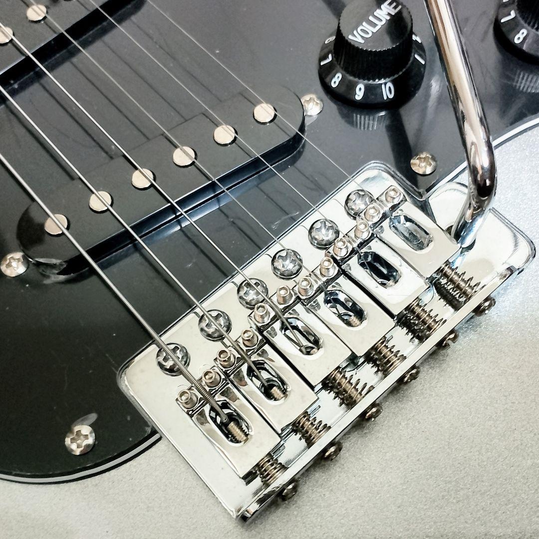 Mavis　ストラトキャスタータイプ　エレキギター　メタリックシルバー