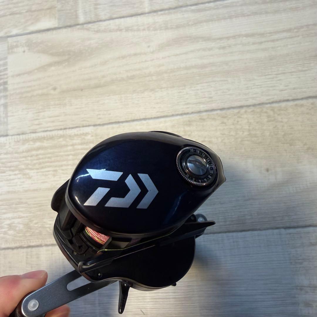 ダイワ 23ソルティスト TW150XHL PESP(左)