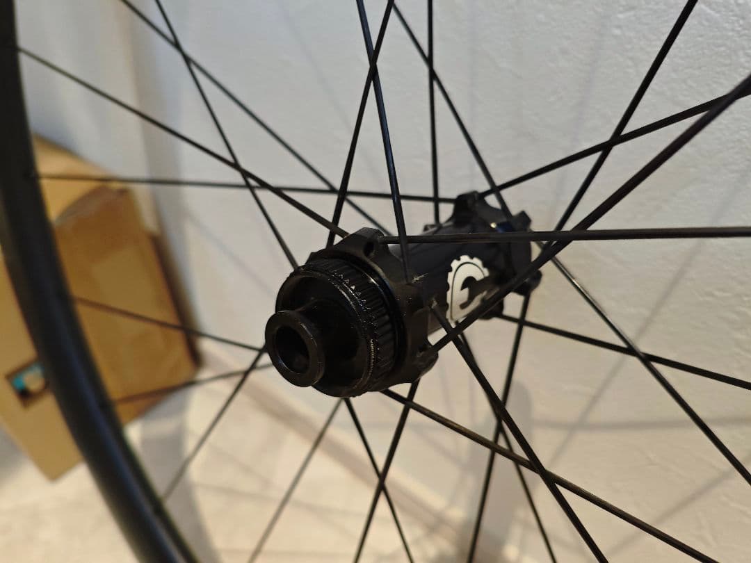 ELITEWHEELS edge カーボンホイール　ディスクブレーキ用