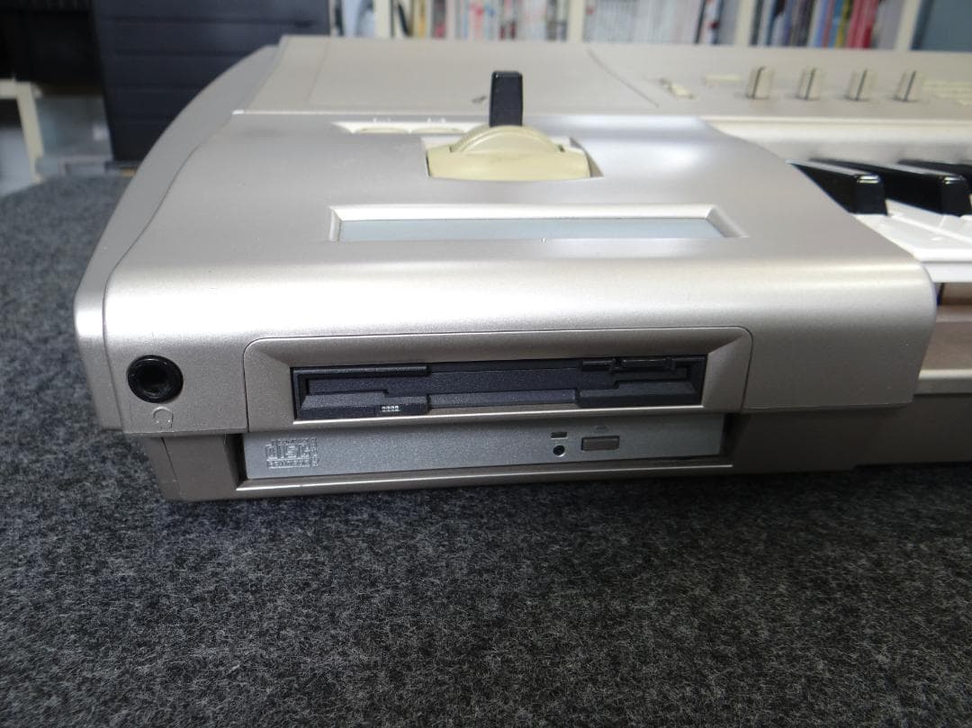 KORG Triton studio 動作確認済　ハードケース付