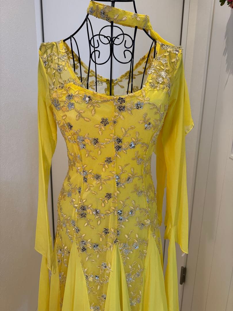 ダンスドレス 黄色　ビーズ刺繍付き